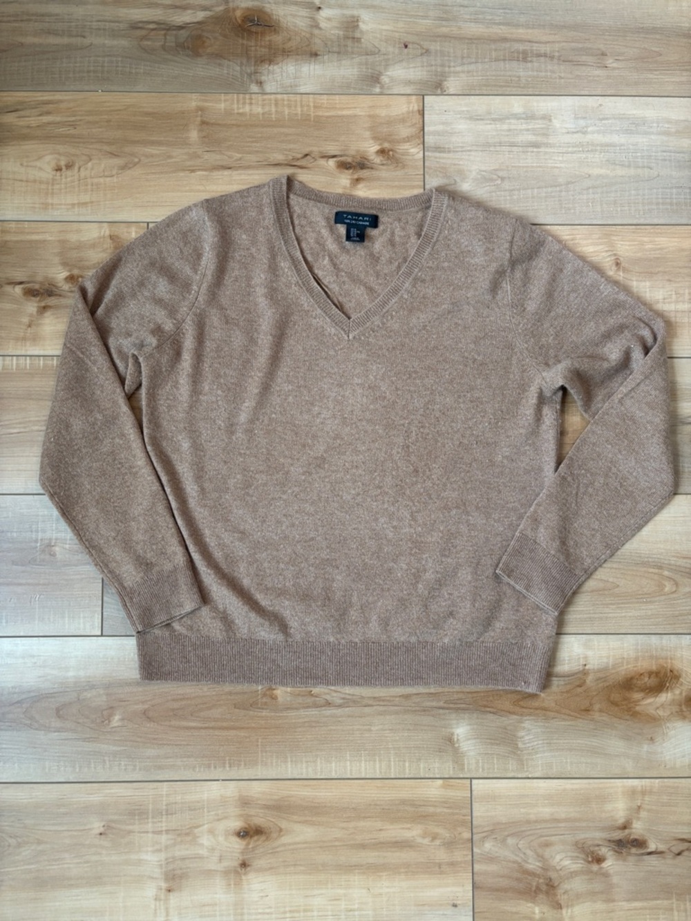TAHARI 100% Cashmere women’s v neck sweater in Camel Brown